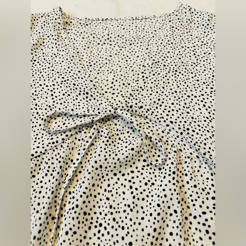 Blouse- Polka Dot Black and White Long Sleeve Crop Top NWOT Size Large - Picture 2 of 4